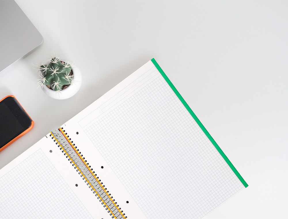 CADERNO ESPIRAL LIDERPAPEL JOLLY MICRO DIN A4 CAPA FORRADA 140 F 75 GR QUADRICULA 5MM 5 BANDAS DE CORES 4 FUROS COR PRET