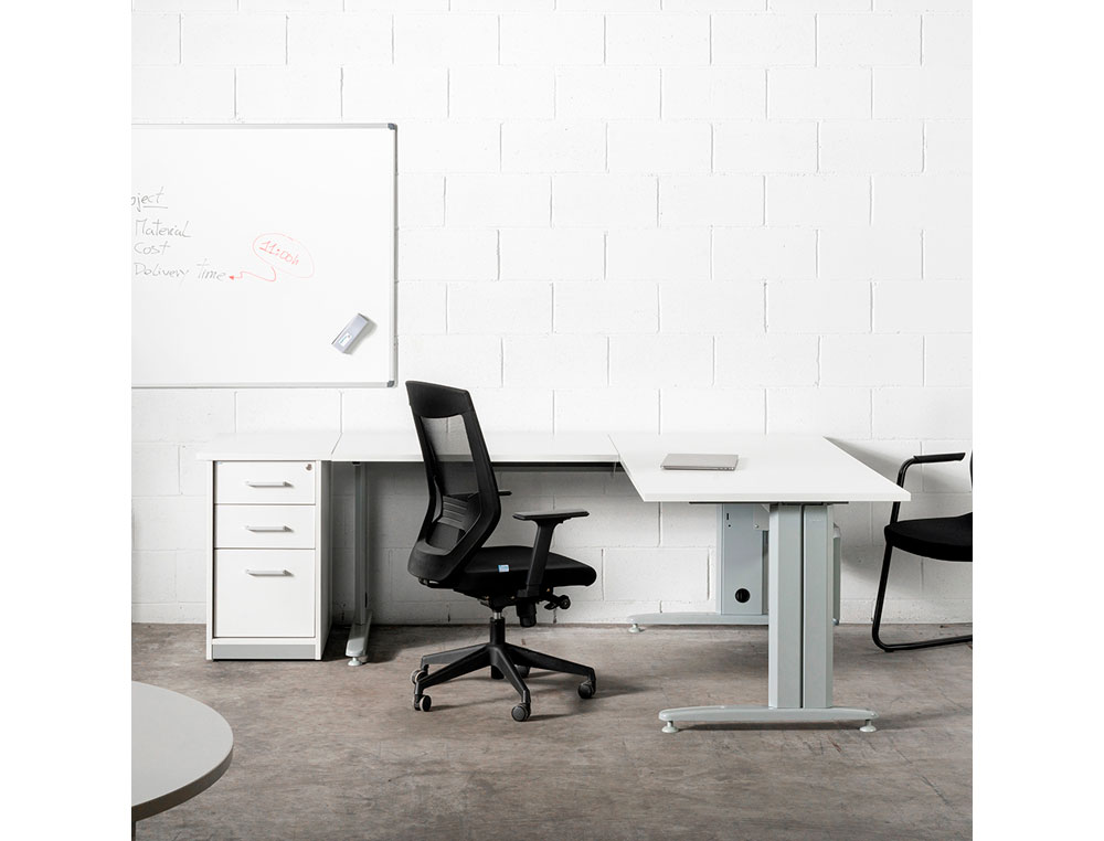 QUADRO BRANCO ROCADA ACO VITRIFICADO MAGNETICO MOLDURA ALUMINIO E CANTOS PVC 90X60 CM INCLUI BANDEJA PARA MARCADOR
