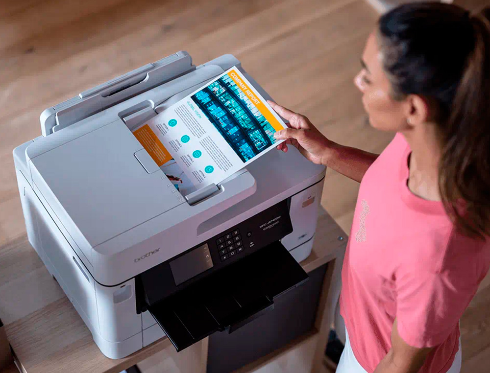 MULTIFUNÇ ES BROTHER MFC-J5740DW PROFISSIONAL A4 / A3 COR TINTA 28PPM DUPLEX TATIL WIFI BANDEJAS 2X 250 FOLHAS