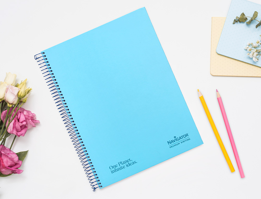 CADERNO ESPIRAL NAVIGATOR A4 MICRO CAPA FORRADA 80 F 80 GR PAUTADO 1 BANDA COR CELESTE