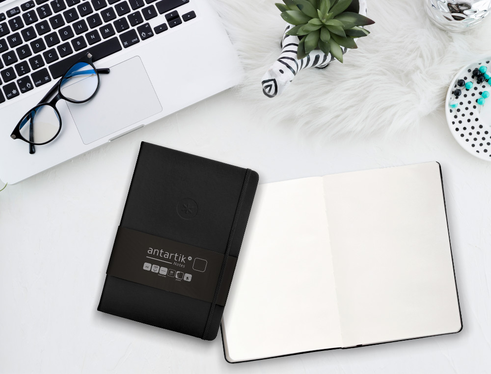 CADERNO COM ELASTICO ANTARTIK NOTES CAPA DURA A5 LISO PRETO 100 FOLHAS 80 GR FSC