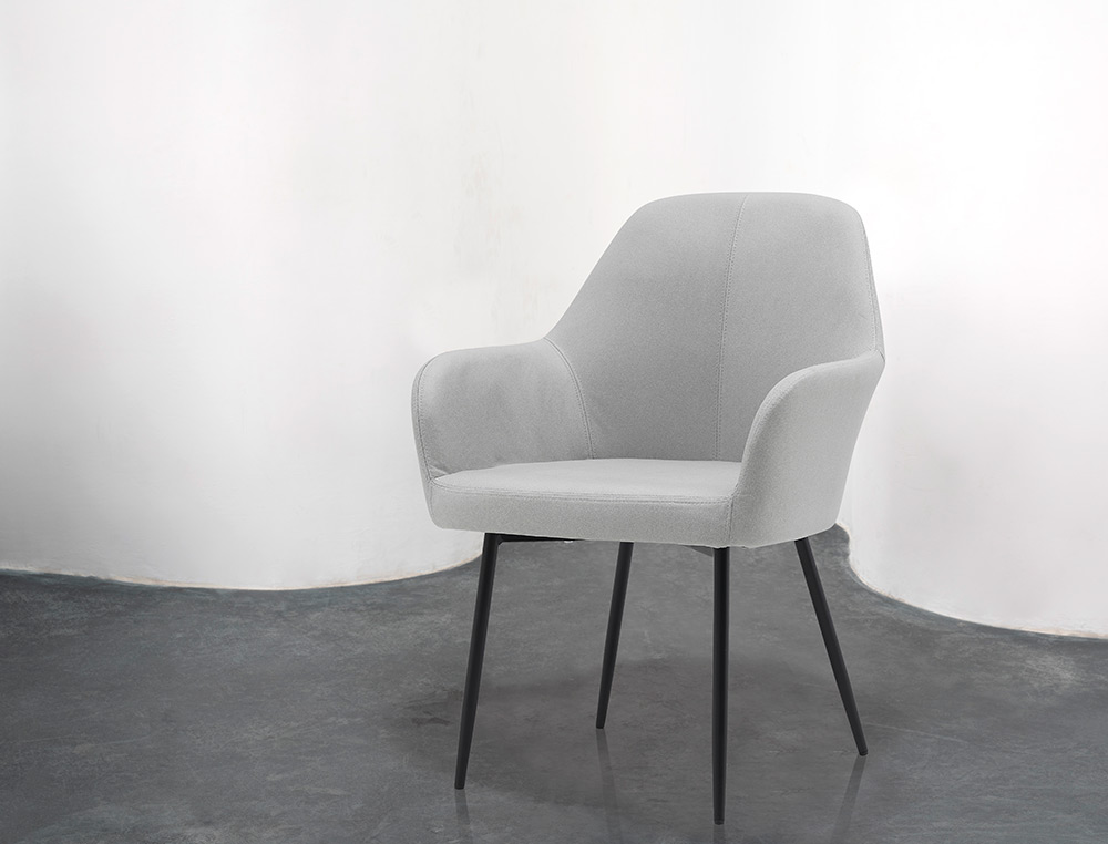 CADEIRA CONFIDENTE Q-CONNECT SIEMIONE BASE METALICA ALT MAX 820 LARG 570 PROF 580 CINZA CLARO