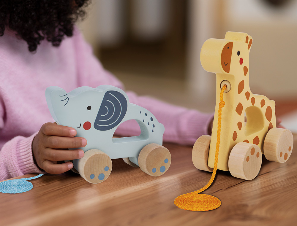 JOGO INFANTIL IMAGINOVO MADEIRA GIRAFA PARA ARRASTAR COM RODAS +12 MESES 16X12X5,4CM