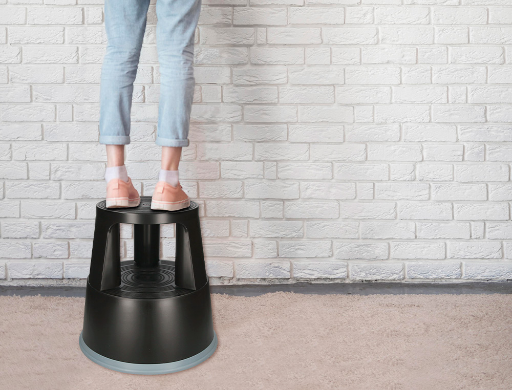 TAMBORETE Q-CONNECT COM RODAS RETRATEIS PRETO