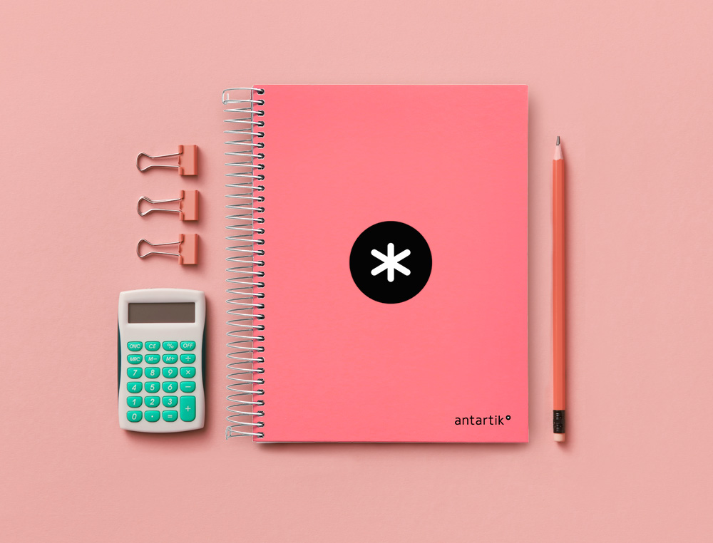 CADERNO ESPIRAL DIN A5 ANTARTIK CAPA FORRADA 120 F 100 GR QUADRICULA 5 MM 5 BANDAS DE CORES COR CORAL