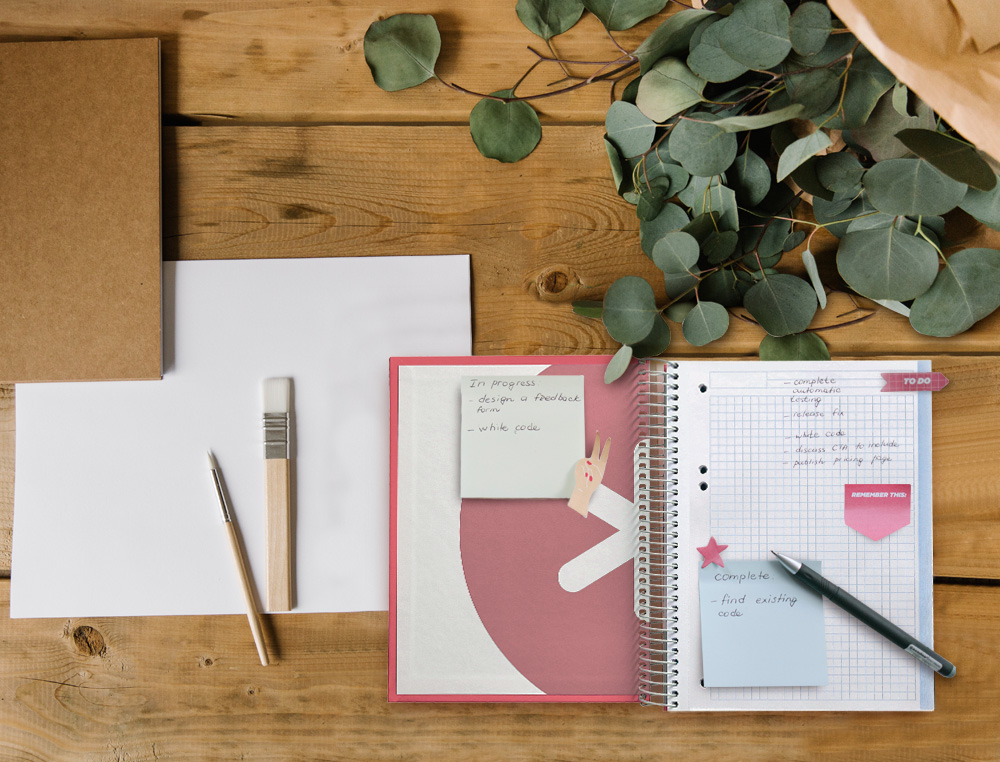 CADERNO ESPIRAL DIN A5 ANTARTIK CAPA FORRADA 120 F 100 GR QUADRICULA 5 MM 5 BANDAS DE CORES COR CORAL