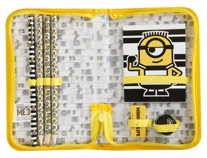 ESTOJO MINIONS COM CADERNO BORRACHA APARA LAPIS E LAPIS DE CORES